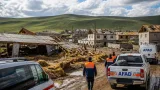 Çıldır'da fırtına 28 yapıya hasar verdi; AFAD ve valilik sahada