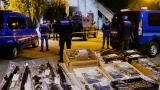 Gaziantep'te ruhsatsız silah operasyonunda çok sayıda silah ve fişek ele geçirildi