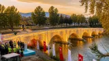 Gediz Nehri üzerindeki Tarihi Gediz Köprüsü aslına uygun restore edilerek hizmete açıldı