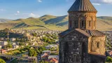 Kars Kağızman'da ahır yangını iki evi kullanılamaz hale getirdi