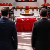 TBMM'deki cenazede Özgür Özel ile Kemal Kılıçdaroğlu arasında soğuk mesafe
