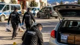 Yüksekova’da eş zamanlı operasyon: 12 gözaltı, araçta 10,7 kilogram skunk ele geçirildi