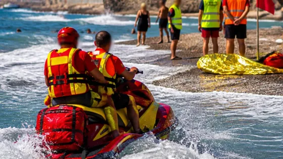 Akçakoca Karaburun Plajı'nda 3 Kişi Rip Akıntısında Kurtarıldı