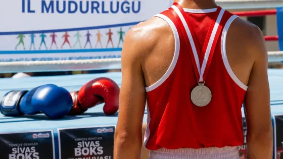 Çankırı’nın genç boksörü Erva Ece Gökteke U-13 Türkiye ikincisi oldu