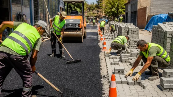 Erciş'te Sanayi Sitesi ve Salihiye'de ulaşımı rahatlatan yol çalışmaları sürüyor