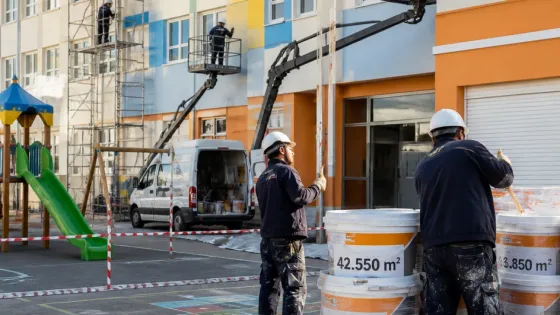 Tuzla Belediyesi okulları yeni döneme hazırlıyor: 79 bin 400 m²'lik boyama çalışması