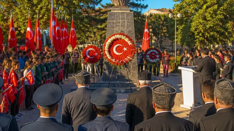 Ardahan’da Gaziler Günü töreni: Protokol ve halk bir araya geldi