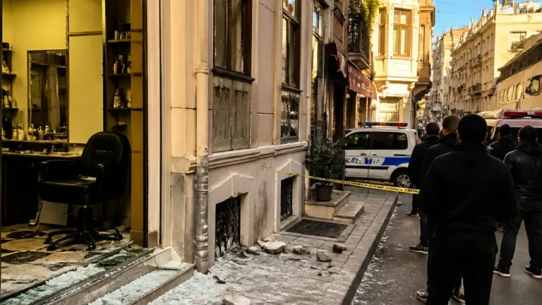Beyoğlu Kasımpaşa'da fön ücreti tartışması sokak çatışmasına dönüştü: 9 gözaltı