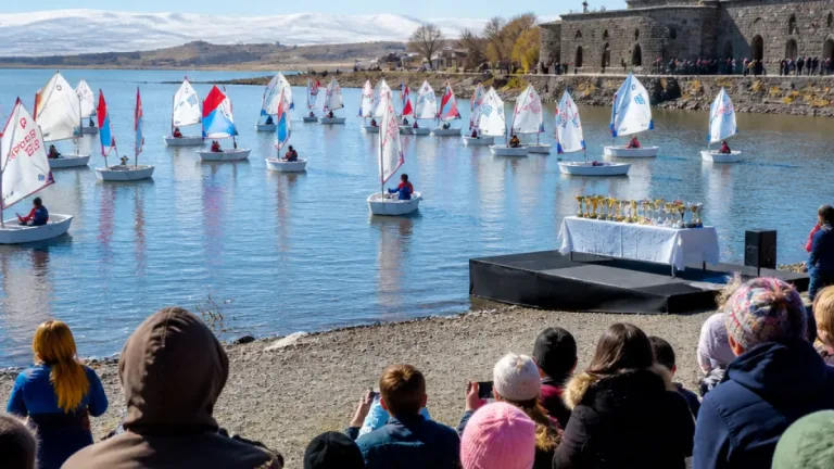 Çıldır Gölü'nde 44 Sporcu: Anadolu Yelken Ligi 2. Ayak Çıldır'da Tamamlandı