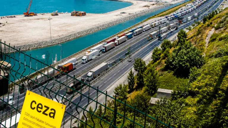 Derince'de Safiport'un dolgusuyla büyümesi: Trafik yükü ve belediye cezası gündemde