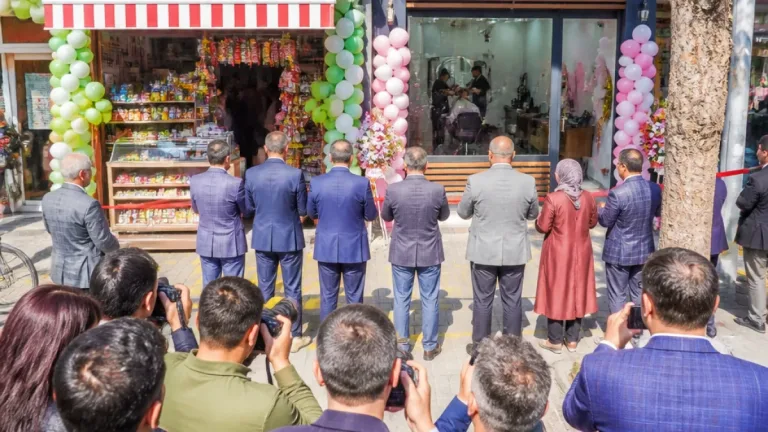 Dinar’da iki yeni işletme hizmete girdi: Belediye başkanı açılışa katıldı