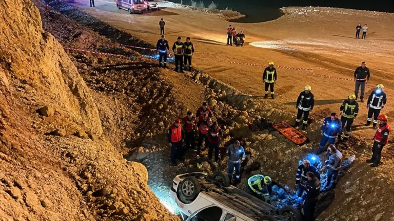 Ermenek'te gece kaza: Güneyyurt yakınlarında otomobil 30 metrelik uçuruma yuvarlandı
