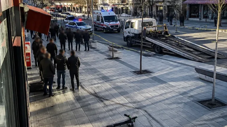 Gölhisar Cumhuriyet Meydanı'nda 4 yaşındaki çocuğa oto kurtarıcı çarptı