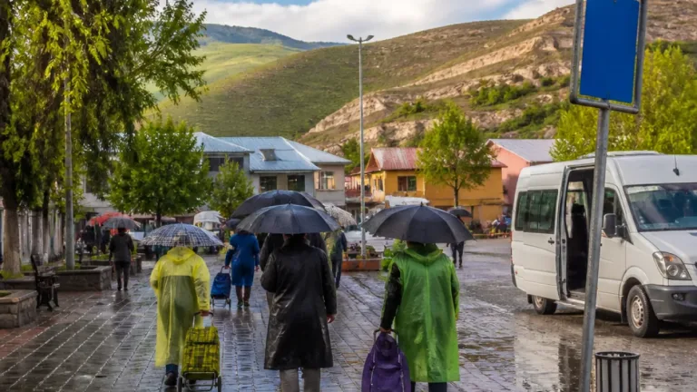 Güroymak'ta bugün hafif yağış ve 12–26°C arasında sıcaklıklar bekleniyor