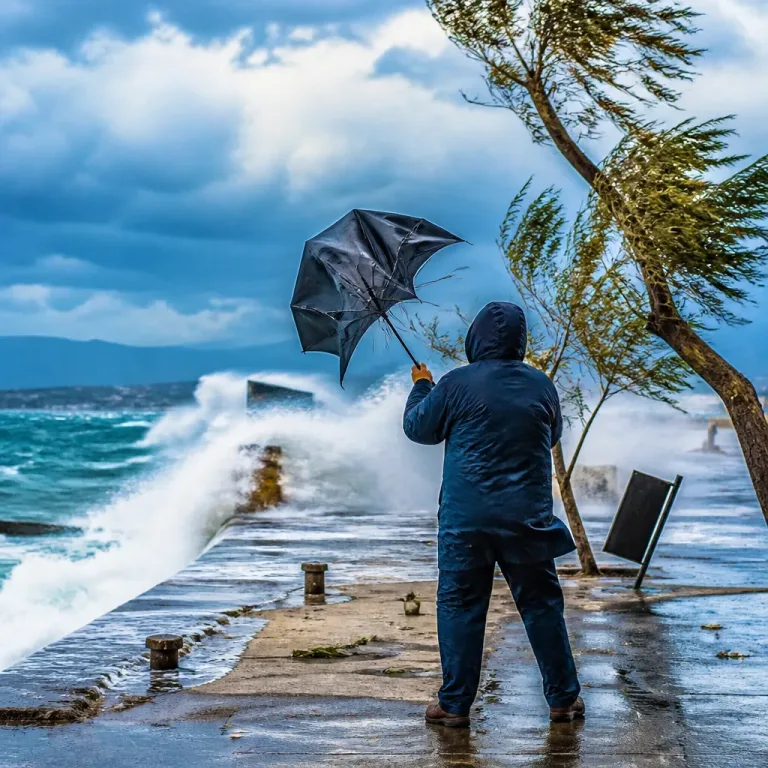 Meteoroloji uyardı: Kuzey, iç ve doğu kesimlerde sağanak; Marmara ve Kuzey Ege'de kuvvetli rüzgâr