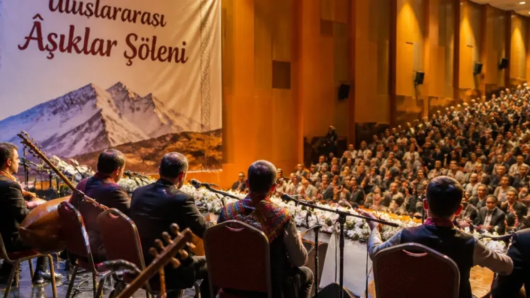 Kayseri'de 5. Uluslararası Âşıklar Şöleni: Saz ve söz kent merkezinde buluştu