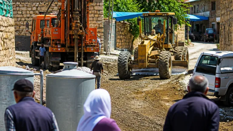 Kovancılar’da Karınca ve Yazıbaşı köylerinde altyapı ve yol çalışmaları sürüyor