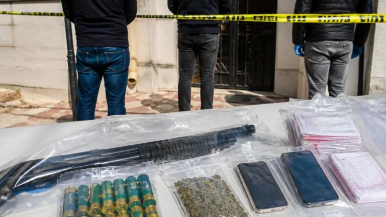 Mersin Tarsus'ta tefecilik operasyonu: 4 gözaltı, 3 kişi tutuklandı