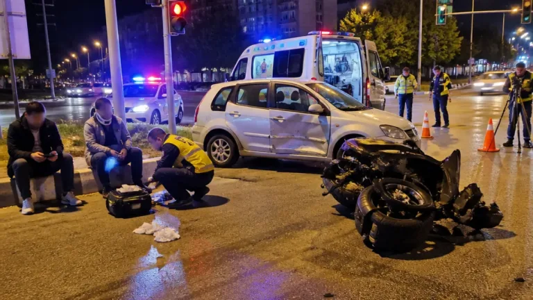 Osmancık'ta ışıklı kavşakta çarpışma: 3 kişi yaralandı, inceleme başlatıldı