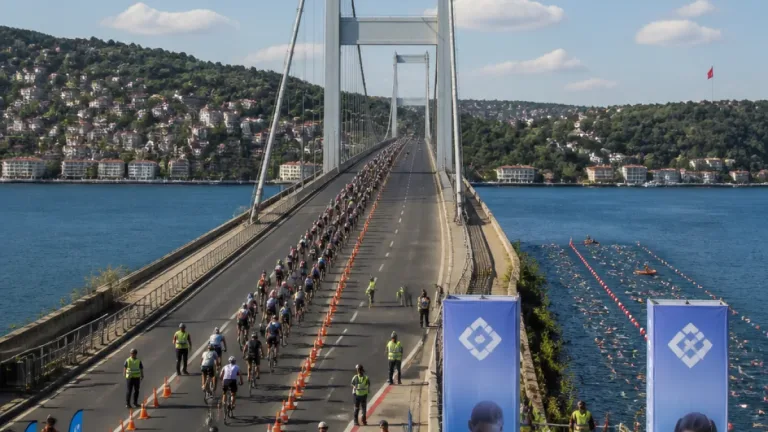 İstanbul'da 6. Boğaziçi Triatlonu: Fatih Sultan Mehmet Köprüsü tek yön kapatılacak