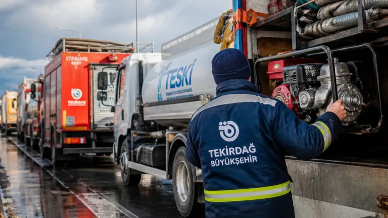 Tekirdağ ekipleri İstanbul sel bölgesine 18 personel, 7 araç ve 7 motopompla destek gönderdi