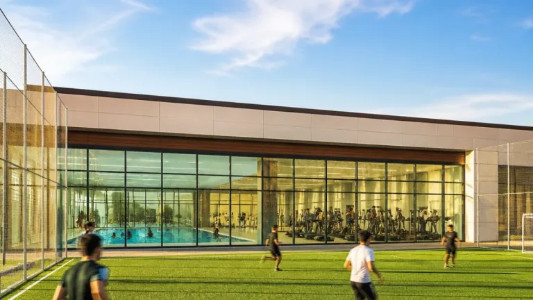 Yalvaç'ta yeni sosyal tesisler açıldı: Yüzme, fitness ve halı saha vatandaşın hizmetinde