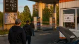 На окупованій Луганщині дефіцит і неякісний бензин: водії скаржаться на поломки та зростання цін