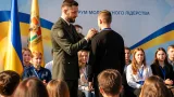 Сергія Жадана відзначили почесною нагородою Луганської ОВА на форумі молоді