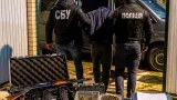 В Охтирському районі поліція затримала чоловіка з арсеналом зброї та боєприпасів