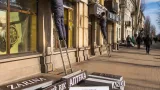 В окупованому Луганську розпочали демонтаж та зміну вивісок іноземними мовами