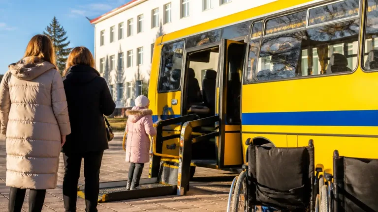 Бурштинський ліцей отримав спеціалізований шкільний автобус для 30 дітей на інвалідних візках