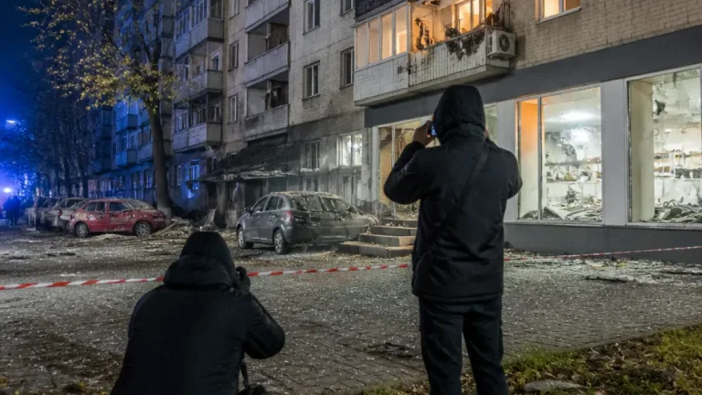 Пошкодження багатоповерхівки й двоє поранених — наслідки удару по Прилуках