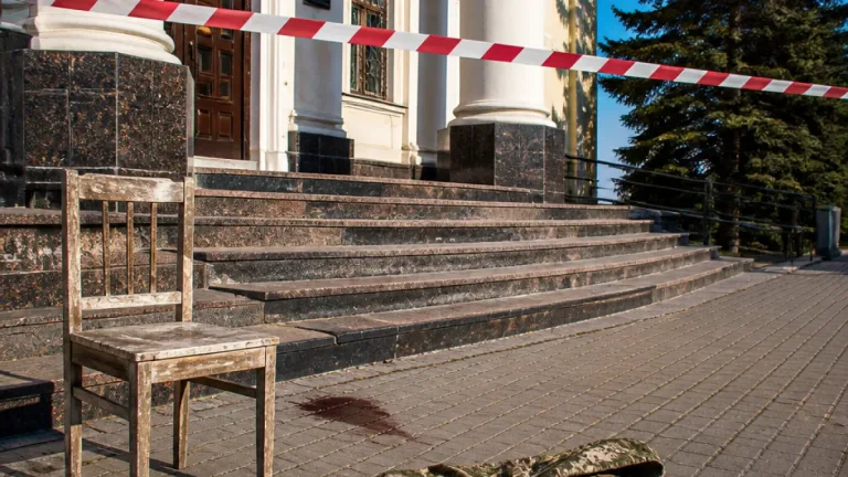 У Чернігові військовослужбовця засудили до шести років за побиття жінки та самовільний відхід зі служби