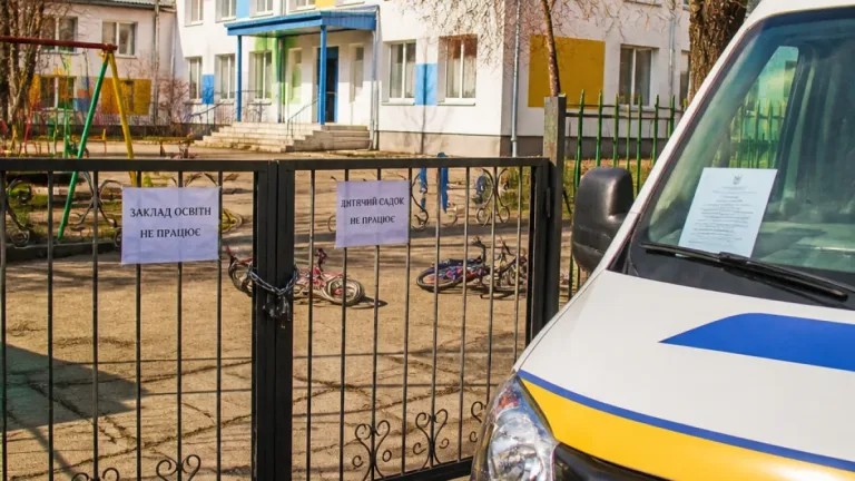 У Донецькій області призупиняють роботу двох шкіл і дитсадка з 1 вересня