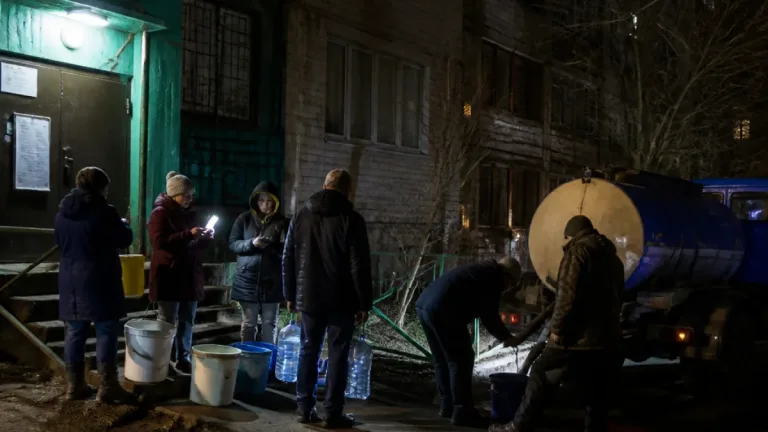 У Лисичанську досі немає світла та води: мешканці скаржаться на відсутність інформації
