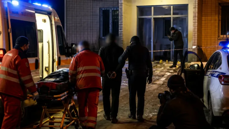 У Нововолинську чоловік напав із ножем на працівників військового ТЦК: один важко поранений
