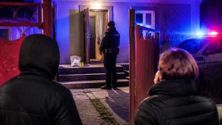 У Первомайському районі затримали чоловіка, який поранив вітчима ножем у груди