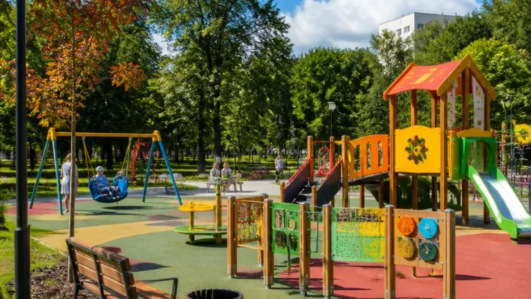 У Тернополі відкрили інклюзивний майданчик у парку «Здоров’я» для всіх дітей