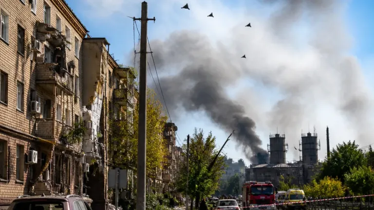 Удар по Нікополю й району 19 серпня: десятки дронів-камікадзе та артобстріли, є поранений