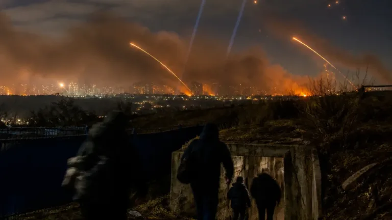 Уночі поблизу Броварів зафіксували проліт ударного БпЛА, у Києві лунали вибухи