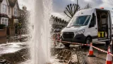 Burst mains leaves thousands in south London and Surrey without water