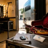 Bret Michaels pulled off tour on doctors’ advice after kidney‑stone surgery; months of recovery ahead
