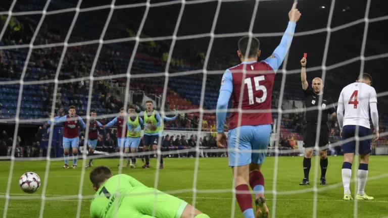 Bolton undone by late goal and red card as Wednesday progress in Carabao Cup