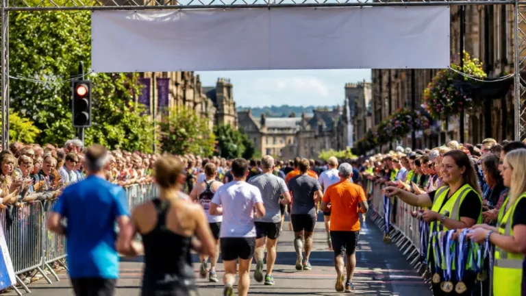 Hundreds take part in Paisley 10k and Fun Run as community turns out in force