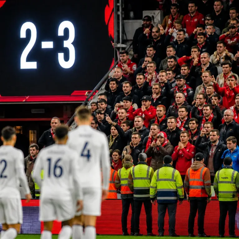 Fans Boo as Man United Throw Lead in Carabao Cup; Former Pros Warn of Bigger Problems