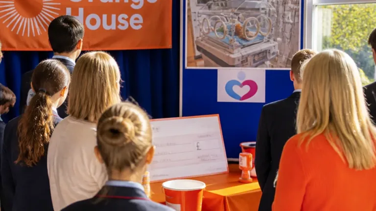 Stockport school fundraising nets over £700 for Stepping Hill neonatal incubator
