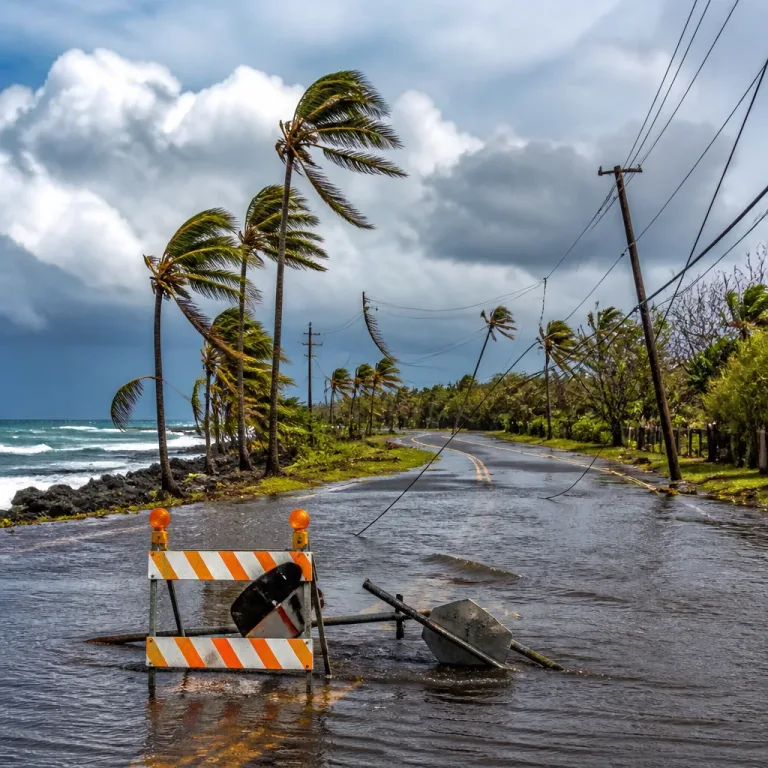 Hurricane Lala hits Hawaiʻi Island: life‑threatening winds, heavy rain and road closures