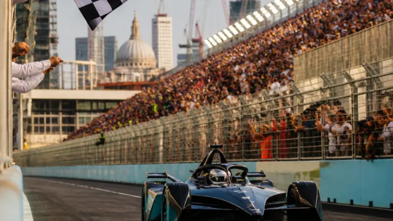 Wehrlein takes London opener to seize drivers' lead as title fight goes to Sunday