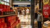 A Bergamo i panettoni anticipano il Natale e le vetrine guardano già all’autunno