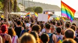A Catanzaro il primo Pride: lungo il lungomare del quartiere marinaro una manifestazione storica